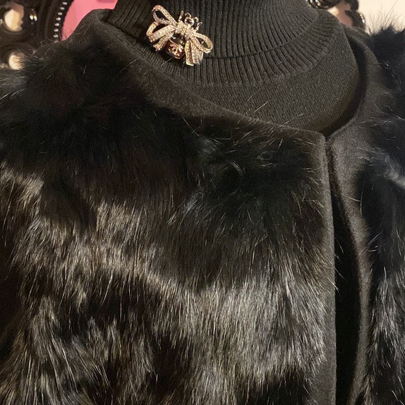 Black fur vest. - Picture 2 of 5